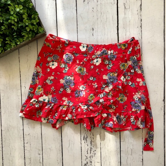 NWOT Free People Red Ruffle Floral Shorts - Picture 2 of 5